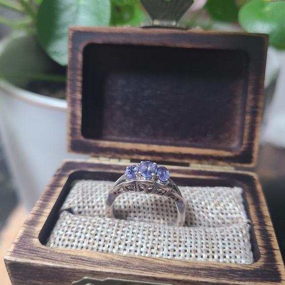 Tanzanite ring - Picture 3 of 3